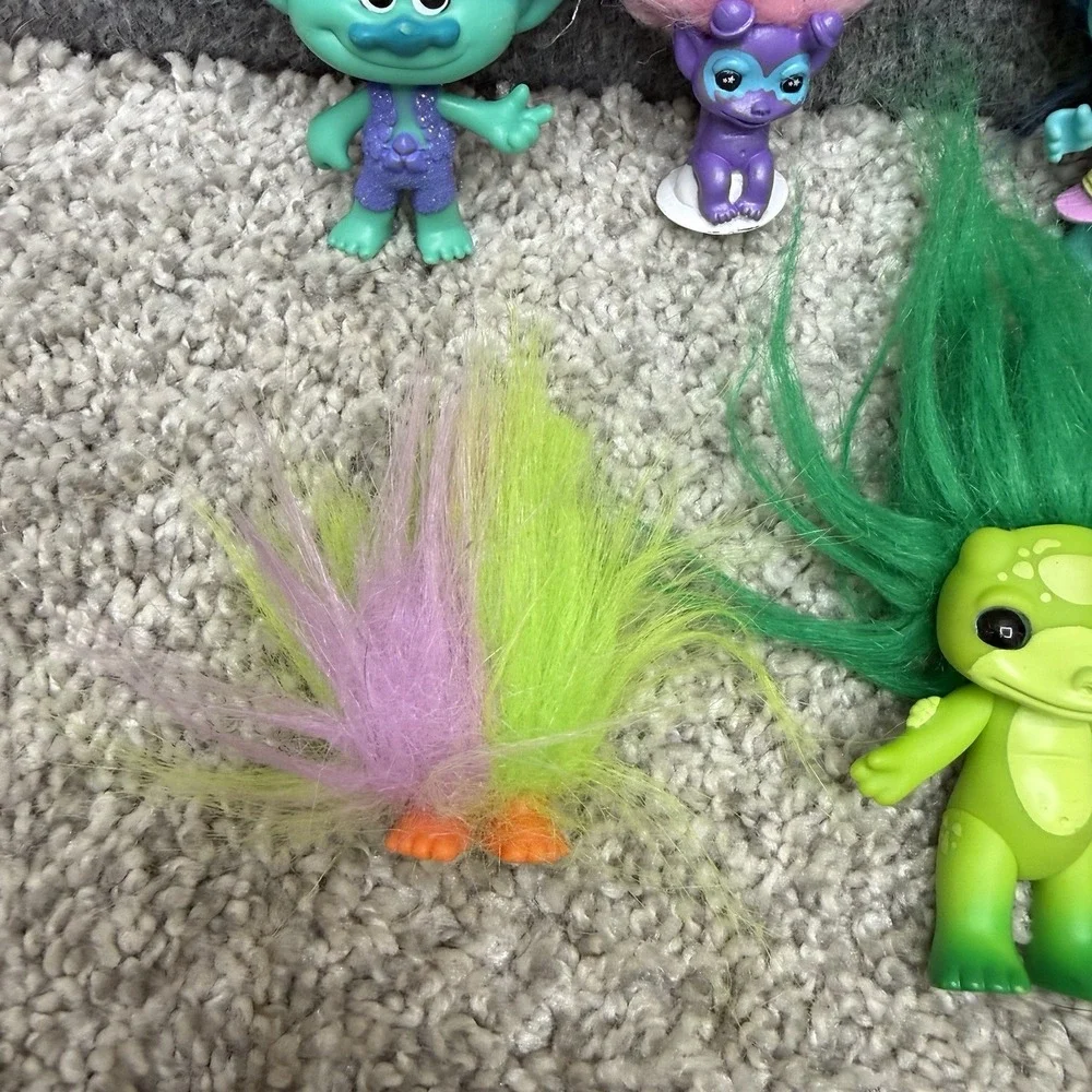 Dreamworks Trolls lot toy figures miniatures frog boy girl and other (READ)